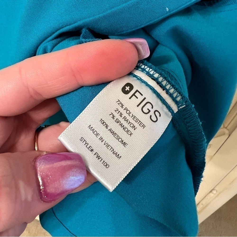 FIGS Women’s Casma Three Pocket Scrub Scrub Top in Limited Edition Teal Size XL - Picture 7 of 12